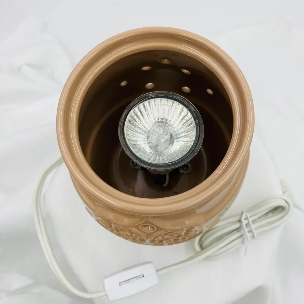 Electric scented wax melter with plumeria wax included - Picture 4 of 9